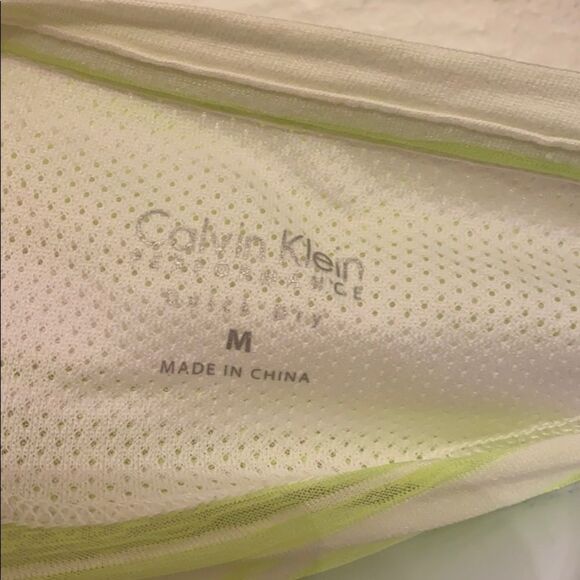 NWOT Calvin Klein T-shirt - Picture 4 of 4